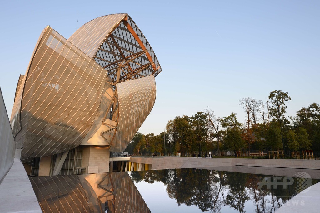 「ルイ・ヴィトン ファウンデーション」で初のショー、「ルイ・ヴィトン」15年春夏