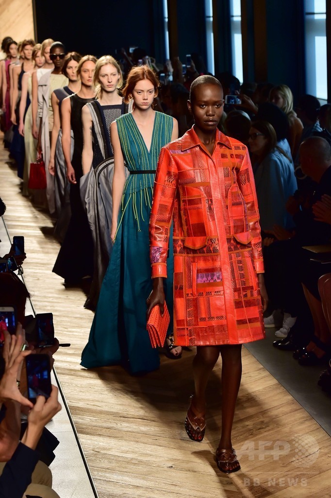 「ボッテガ・ヴェネタ」16年春夏コレクション