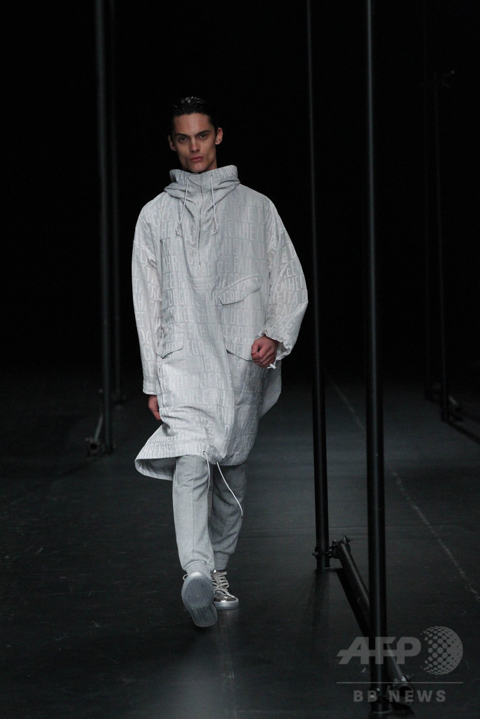 水銀の凝固点をタウンウェアで表現、「エー ディグリー ファーレンハイト」15年春夏