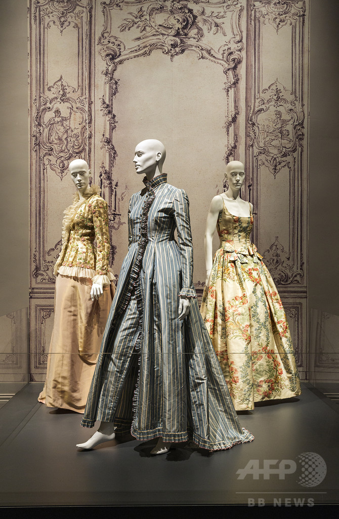 「オスカー・デ・ラ・レンタ回顧展」、ジョージ・W・ブッシュ大統領センターで開催中