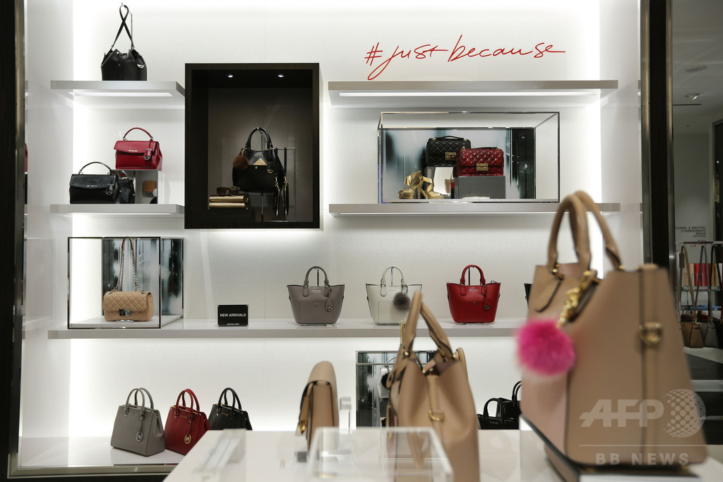 「マイケル・コース」銀座店、ダコダ・ジョンソンや米倉涼子らがお祝い