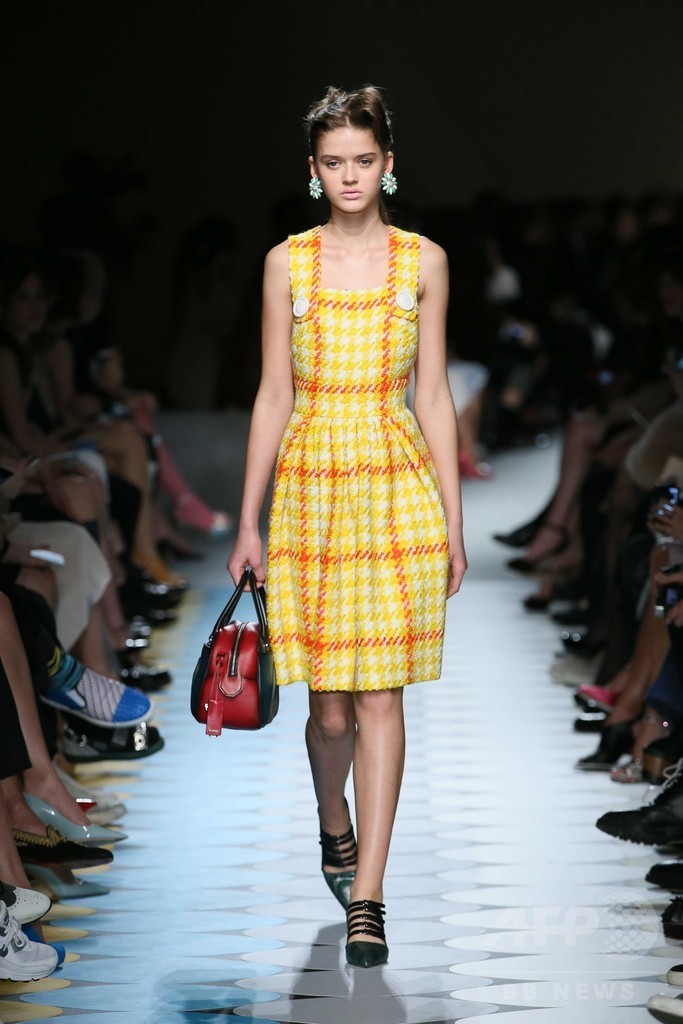 「ミュウミュウ」南青山店オープン、ショー＆パーティーを開催