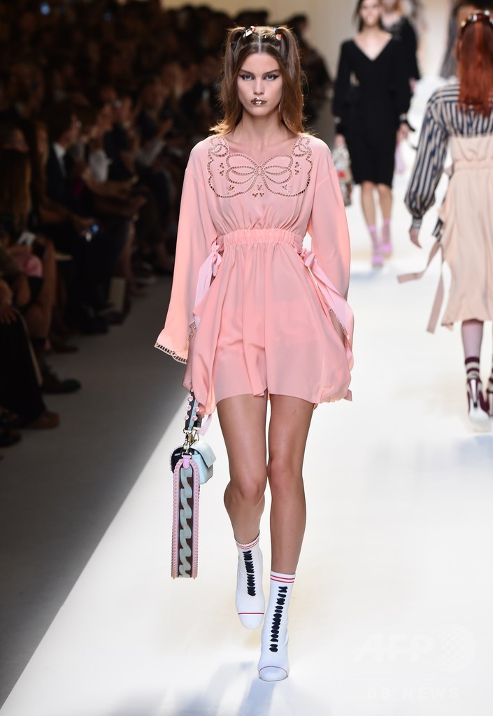 「フェンディ」17年春夏