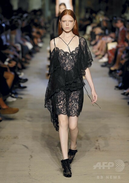 「ジバンシィ」16年春夏コレクション