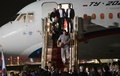 ロシア・モスクワのヌコボ国際空港に降り立つ、西側諸国との囚人交換で解放されたロシア人。スプートニク提供（2024年8月1日撮影）。(c)Gavriil GRIGOROV / POOL / AFP