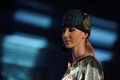 キルギスの首都ビシュケクで発表されたElena Ladikの新作コレクション（2015年5月15日撮影）。(c)AFP/VYACHESLAV OSELEDKO