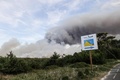 フランス南西部で起きた山火事の煙（2022年6月13日撮影）。(c)Thibaud MORITZ / AFP