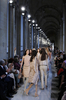 フランス・パリのルーブル美術館（Musee du Louvre）で発表された「サルヴァトーレ フェラガモ（Salvatore Ferragamo）」の13年クルーズ・コレクション。（2012年6月12日撮影）。（c）AFP/FRANCOIS GUILLOT