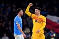 サッカー欧州チャンピオンズリーグ、決勝トーナメント1回戦第1戦、ナポリ対FCバルセロナ。ゴールを喜ぶFCバルセロナのロベルト・レワンドフスキ（右、2024年2月21日撮影）。(c)Tiziana FABI / AFP