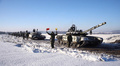 ベラルーシ・ブレスト付近で行われていたロシアとベラルーシの合同軍事演習を終え、撤収するロシア軍の戦車。ロシア国防省提供の動画より（2022年2月15日公開）。(c)AFP PHOTO / RUSSIAN DEFENCE MINISTRY