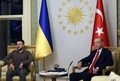 トルコ・イスタンブールで会談を行うレジェプ・タイップ・エルドアン大統領（右）とウクライナのウォロディミル・ゼレンスキー大統領（2023年7月7日撮影）。(c)AFP PHOTO / Press Office of the Presidency of Turkey