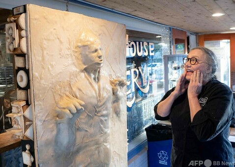 ハン・ソロならぬ「パン・ソロ」 SWの有名場面をパン生地で再現 写真15