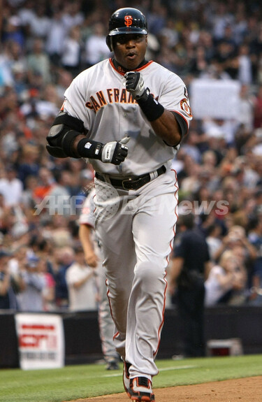 ボンズ ハンク・アーロン氏に並ぶ通算755号アーチ 写真23枚 国際