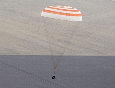 ロシア宇宙船ソユーズ 機器トラブルで1日遅れの帰還