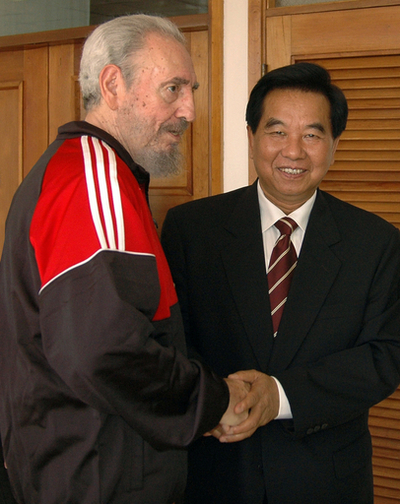 カストロ議長、容態回復アピール