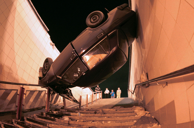 モスクワで車両が地下階段に突っ込む