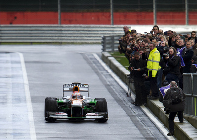 フォースインディアが新車「VJM06」公開、新ドライバーは発表されず