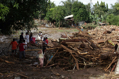 台風21号、フィリピンで440人死亡 200人近く不明
