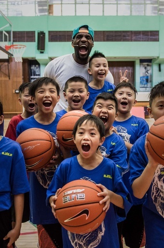 レブロン・ジェームズが香港でイベントに参加