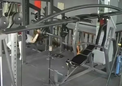 男性がバーベルで首を圧迫され死亡 ジム経営者は1000万円相当を賠償 中国河南省