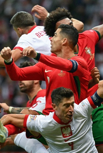 【今日の1枚】スーパースターの激しい競り合い