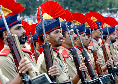 インド独立60周年、シン首相が国民に団結と前進訴え