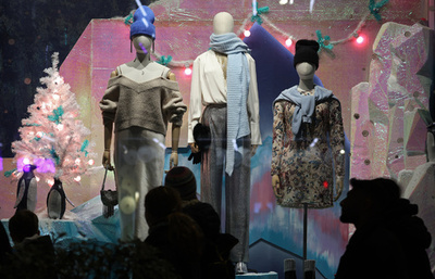 マネキンのふりして宝石窃盗、22歳の男逮捕 ポーランド