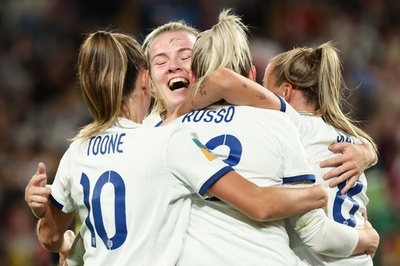 イングランドと豪が4強入り、準決勝で激突へ 女子W杯