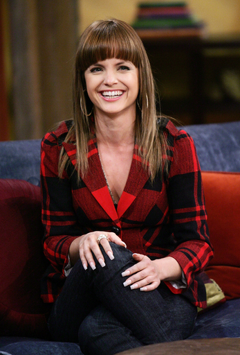 ミーナ・スヴァーリがテレビ番組「Rachel Ray」に出演 - 米国