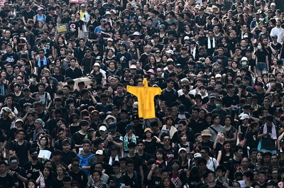 【今日の1枚】メッセージは哀悼と怒り
