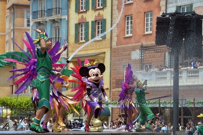 ディズニーシーでミッキーが散水、東京は連日の猛暑