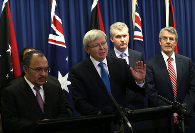 豪州がボート難民締め出しへ、パプアなど第三国へ移送