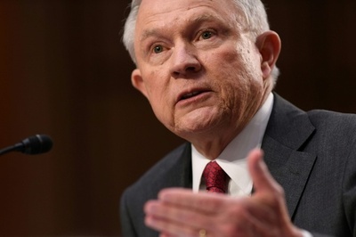 ロシア共謀疑惑は「忌まわしいうそ」 米司法長官、公聴会で証言