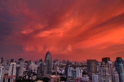 【今日の1枚】真紅に染まるバンコク