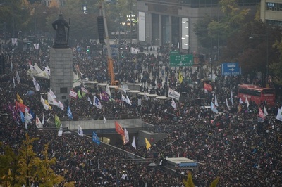 朴大統領の退陣求め大規模デモ 韓国ソウル