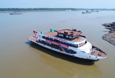 水上総合応急救援指揮船「中国応急荊州1」 順調に進水