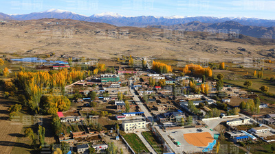 【三里河中国経済観察】新疆の70年――天山の南北が生まれ変わり、広大な大地が飛躍する