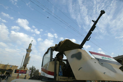 バグダッド南部のモスクで自爆攻撃、9人死亡