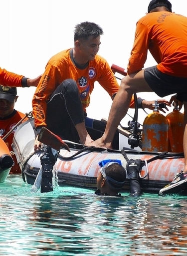 フィリピンでフェリー沈没、25人行方不明