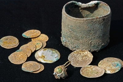 900年前の金貨24枚、イスラエルで発見 十字軍制圧時のものか