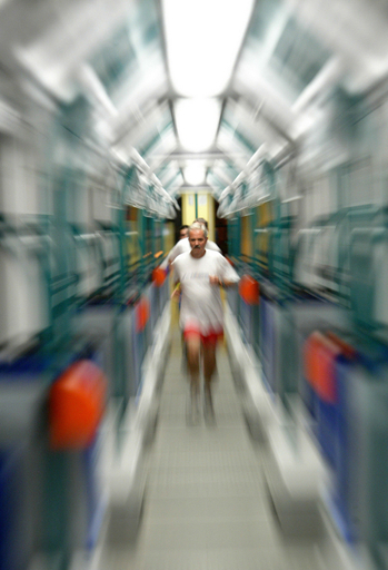 ギネス新記録に挑戦、路面電車をつなげて2.5キロ