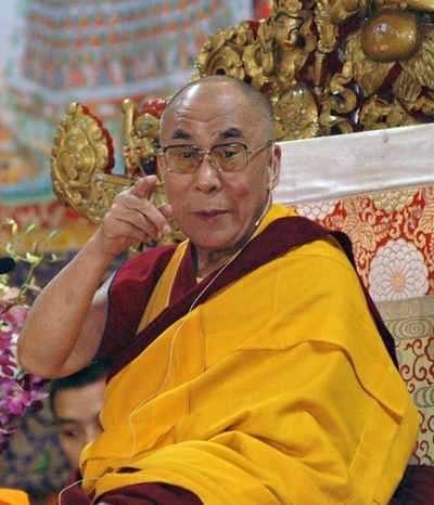 ダライ・ラマ14世、腹痛で入院 手術の可能性も