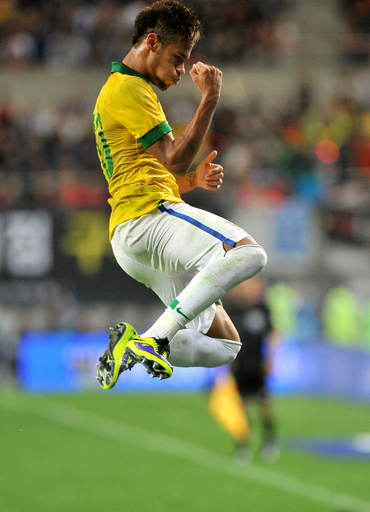 ネイマール、韓国の厳しいマークの中で決勝点 サッカー国際親善試合