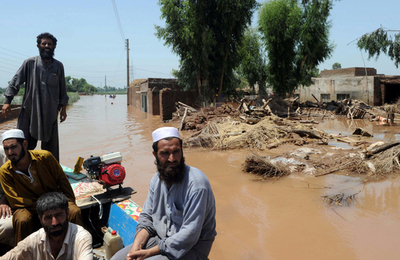 パキスタンと中国、水害死者900人超える