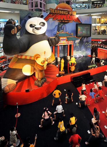 インドネシアの子どもたち、『カンフー・パンダ』体験