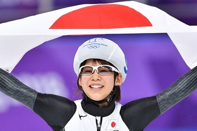 高木菜那、女子マススタートで金メダル獲得 