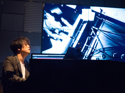 渋谷慶一郎、パリ公演に先駆け都内でソロコンサート