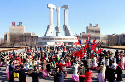 金総書記の誕生日を祝う平壌市民、北朝鮮
