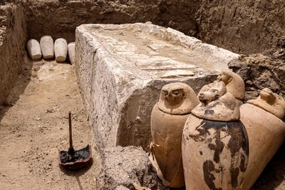 ミイラ工房や神官の墓発見 エジプト・サッカラ遺跡