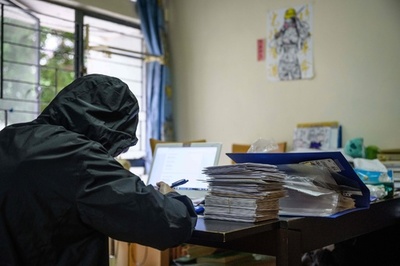 獄中の同志へ 香港の民主活動家を支える手紙